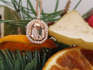 Rose gold pendant necklace