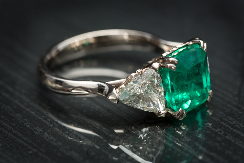 Colombian Emerald and diamond ring